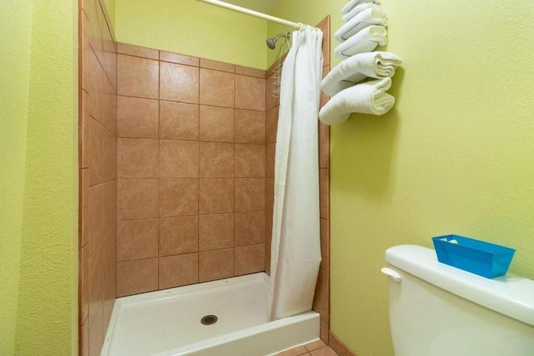 Bathroom 5, Roseburg Inn, Douglas