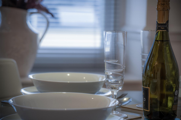 Food & Drinks 4, South Beach View - 2 Bedroom Duplex Apartment - Tenby, Pembrokeshire