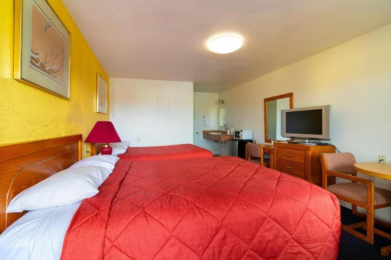 Bedroom 3, Roseburg Inn, Douglas