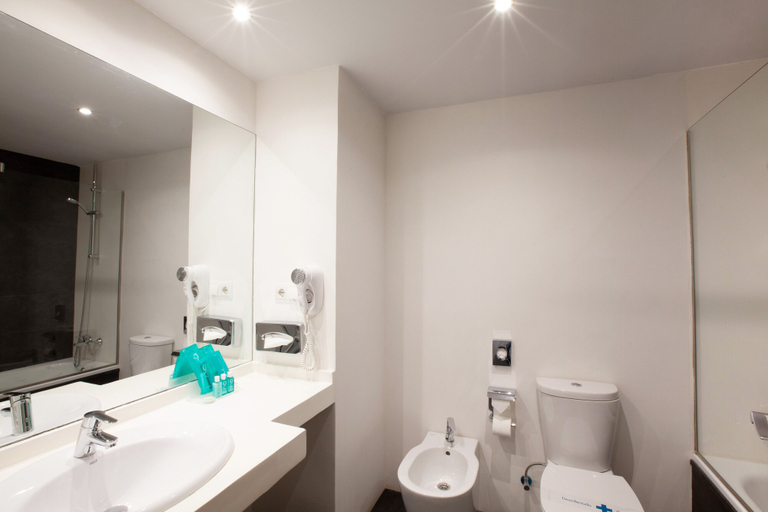 Bathroom 5, Hotel Concordia, Barcelona