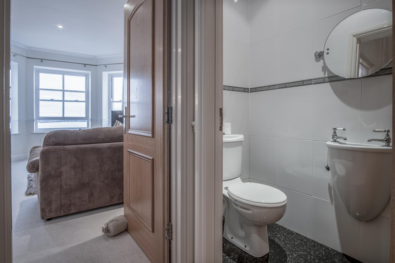 Bathroom 3, South Beach View - 2 Bedroom Duplex Apartment - Tenby, Pembrokeshire