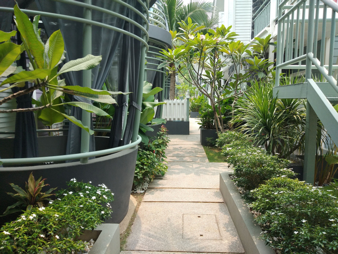 Exterior & Views 9