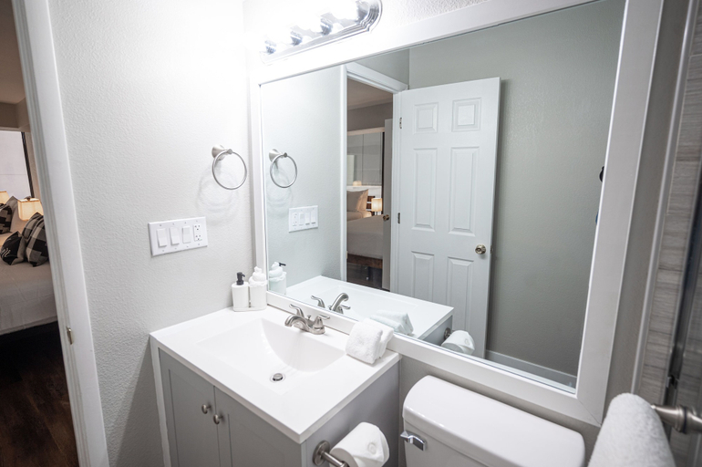 Bathroom 3, Stay Together Suites | Strip Condo PH, Clark