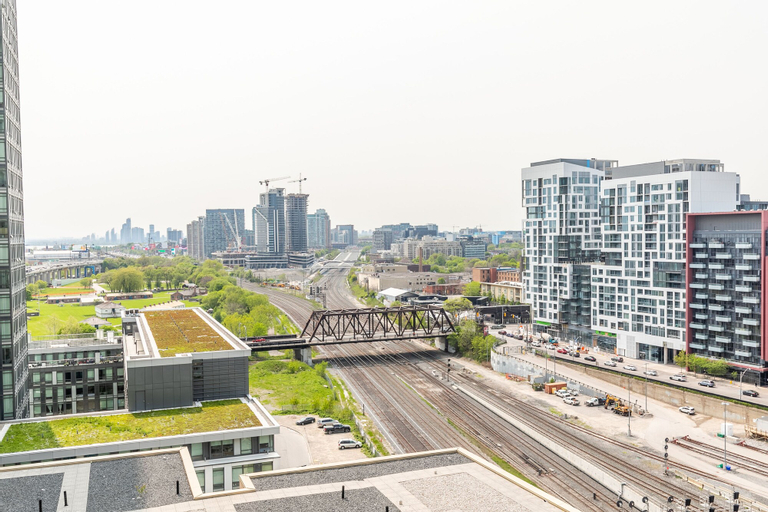Exterior & Views 4