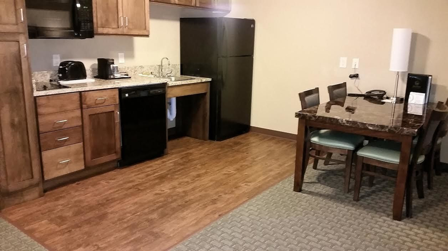 Others 4, GrandStay Delano, Wright