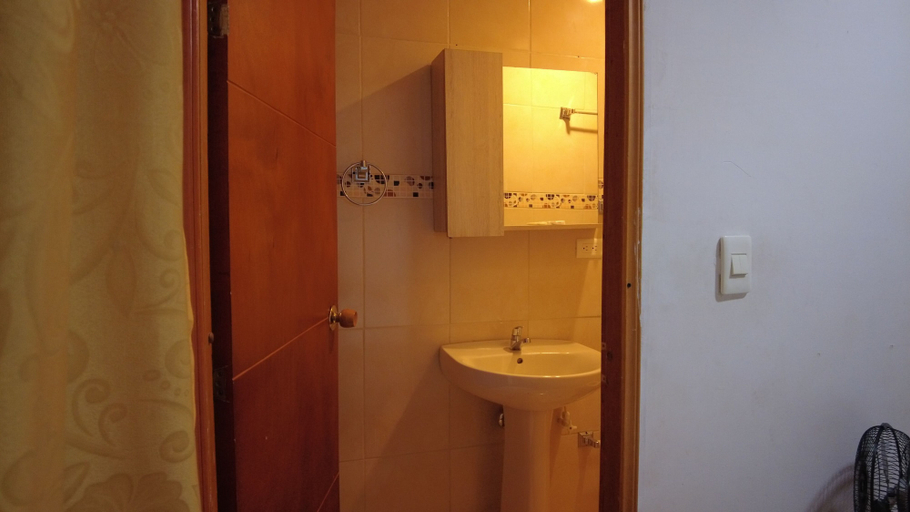 Bathroom 3, Nora's Laureles, Medellín