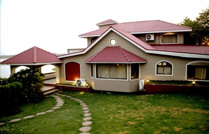 Exterior & Views