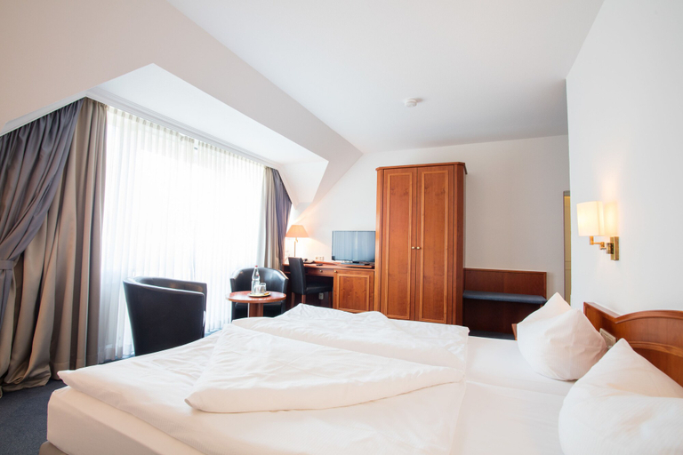 Bedroom 3, Hotel Stadt Norderstedt, Segeberg