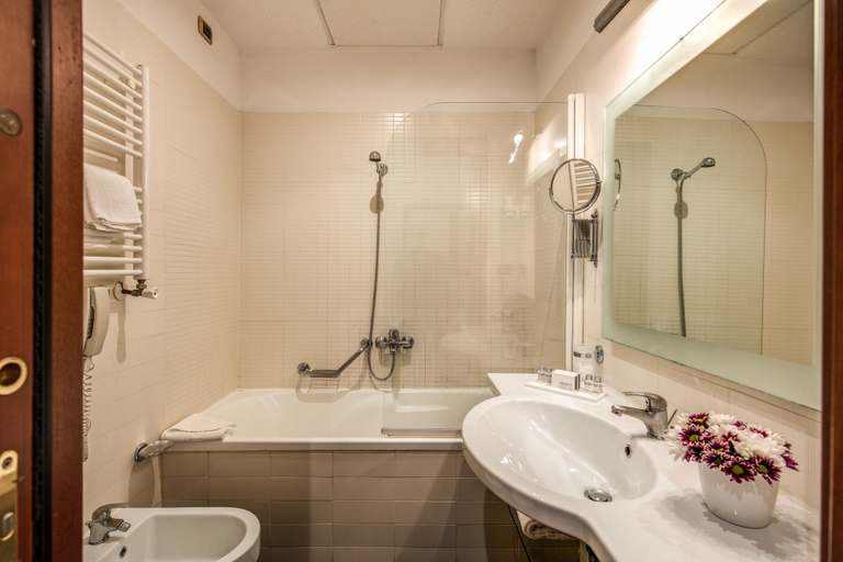 Bathroom 4, Hotel Villafranca, Rome