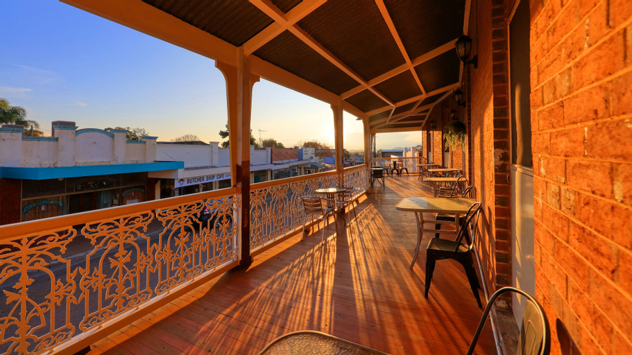 Exterior & Views 4