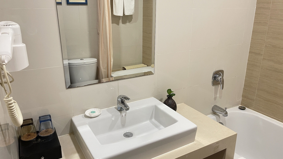 Bathroom 5, Seventh Heaven Hotel, Shanghai