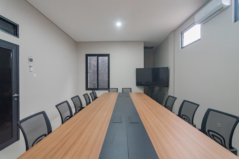 Business Facilities 29
