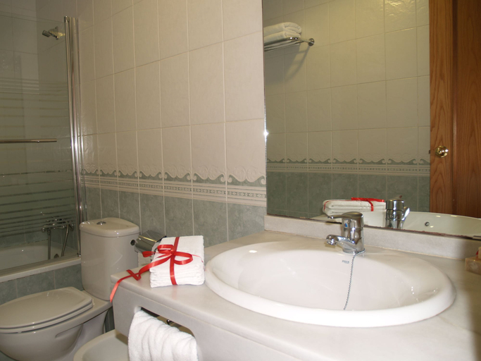 Bathroom 4, Corona de Atarfe, Granada