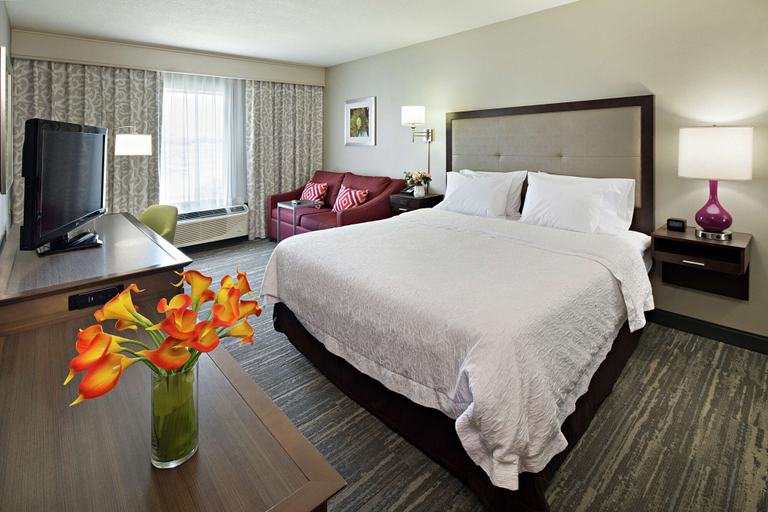 Bedroom 3, Hampton Inn & Suites Palm Desert, Riverside
