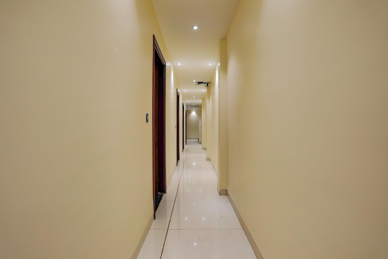 Public Area 3, FabHotel Day2Day - Airport, Indore