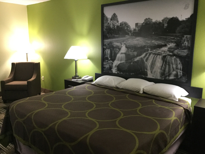 Bedroom 3, Super 8 by Wyndham Greer/Spartanburg Area, Spartanburg