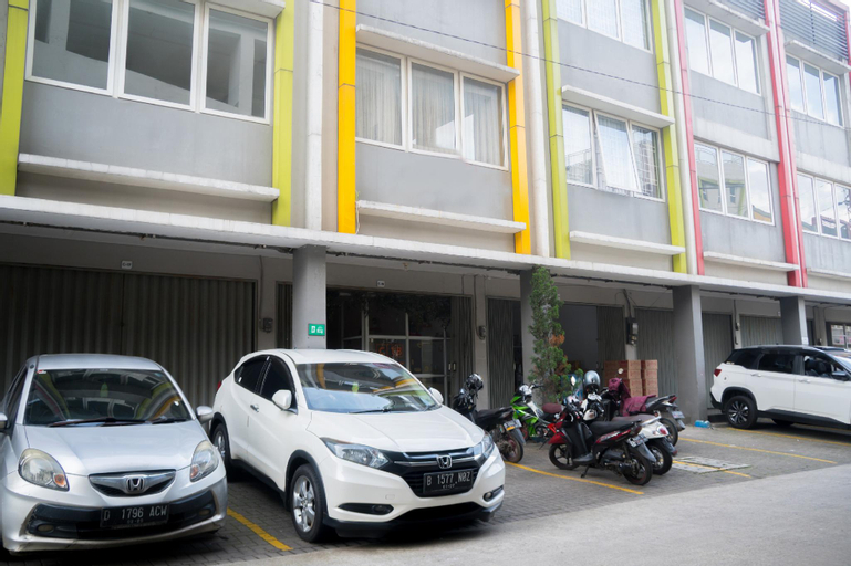 Exterior & Views, Hotel C18 @ Cibaduyut Mitra RedDoorz, Bandung