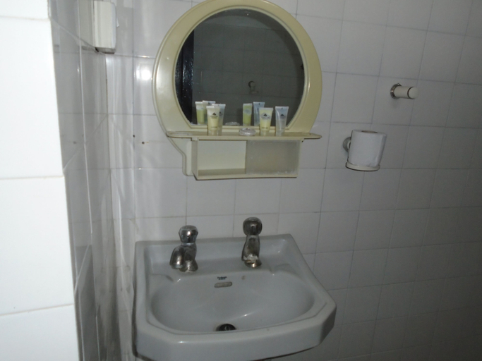Bathroom 5, Pyramid Hotel Zanzibar, Mjini