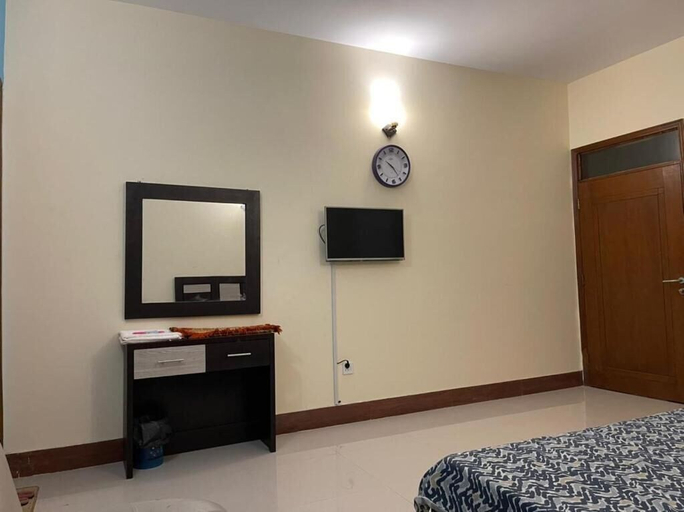 Bedroom 3, Hotel Executive Lodge, Karachi