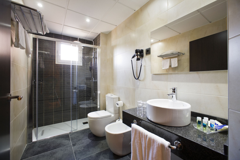 Bathroom 4, Sercotel Tudela Bardenas, Navarra