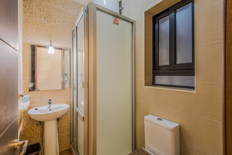 Bathroom 4, Blue Harbour 2 by Getaways Malta, Saint Paul's Bay