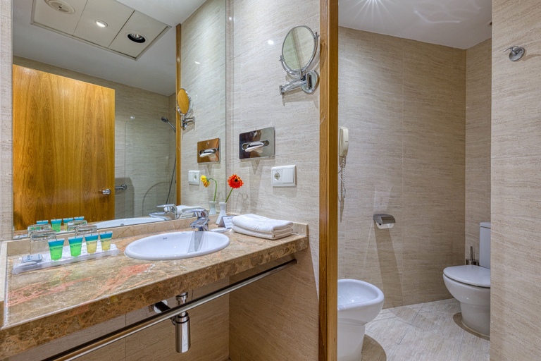 Bathroom 4, Senator Parque Central Hotel, Valencia