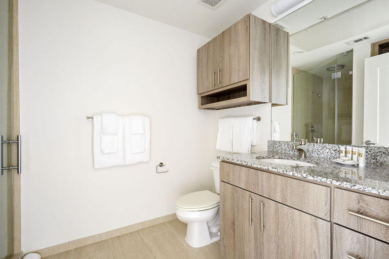 Bathroom 3, Lodgeur Midtown, Houston