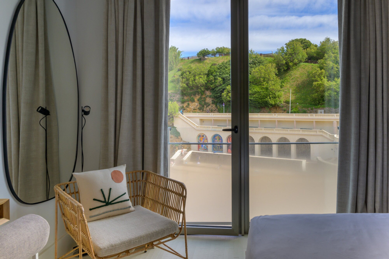 Exterior & Views 10