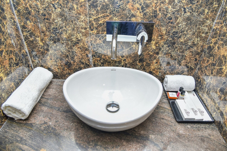 Bathroom 4, Hotel Sun City Plaza, Jaipur