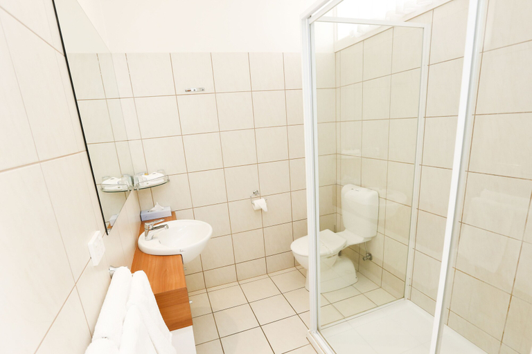 Bathroom 5, Comfort Inn Deakin Palms, Mildura - Pt A