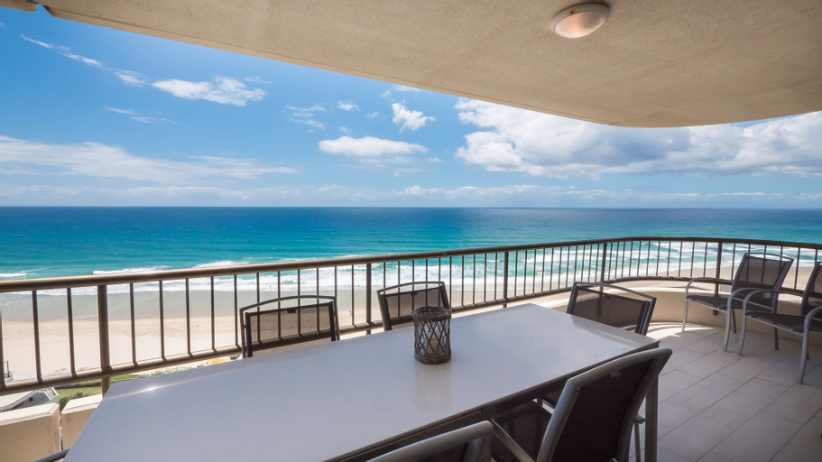 Exterior & Views 11