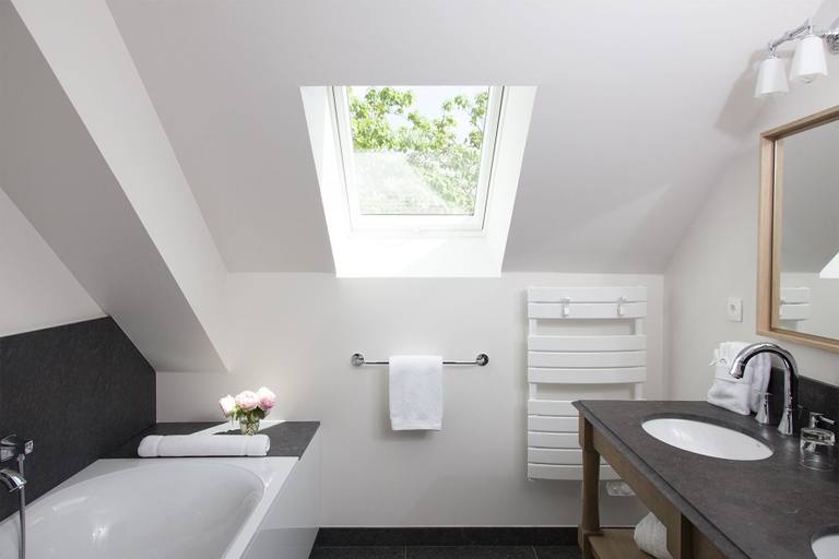 Bathroom 4, Manoir de Surville Hotel & Spa & Restaurant, Eure