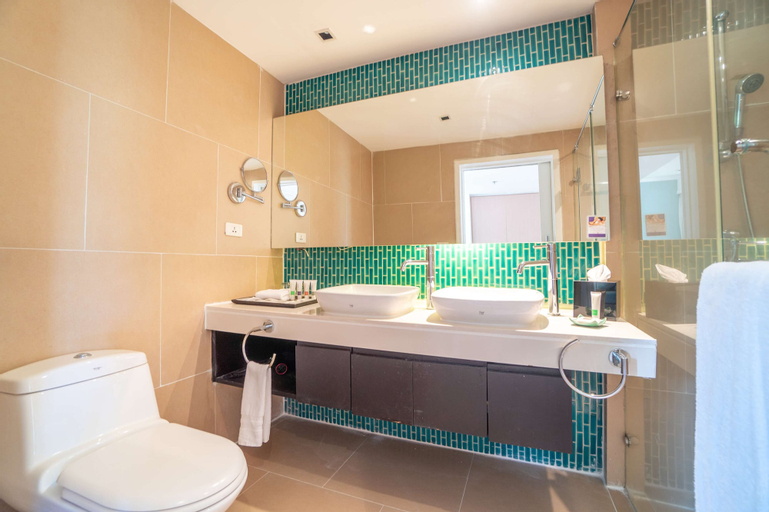 Bathroom 14