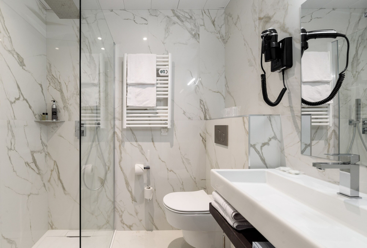 Bathroom 4, Hôtel Saint Georges, Alpes-Maritimes