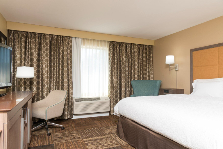 Bedroom 3, Hampton Inn & Suites Fremont, Sandusky