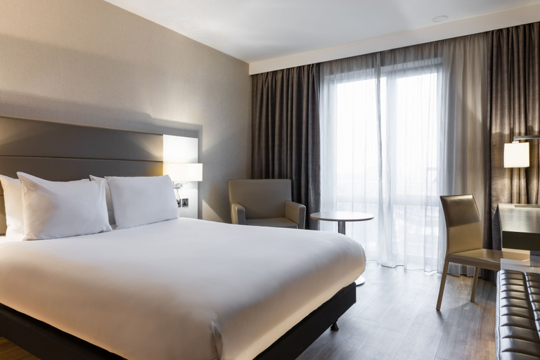 Bedroom 2, AC Hotel by Marriott, Manchester Salford Quays, Manchester