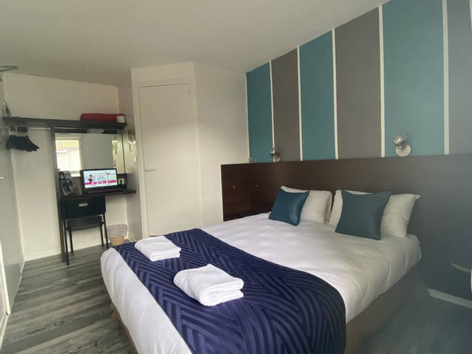 Bedroom 24