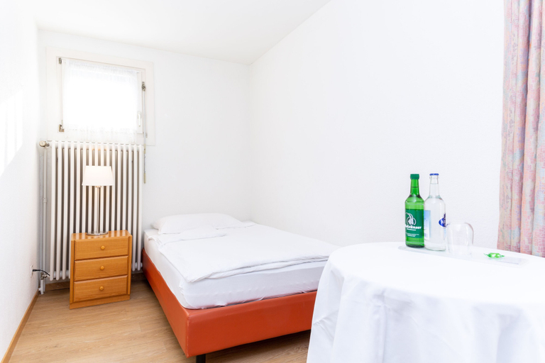 Bedroom 3, Alfa Hotel, Arlesheim