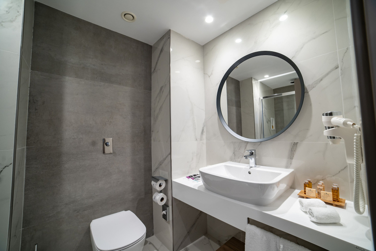 Bathroom 5, Mercure St. Julian's Malta, St Julian's