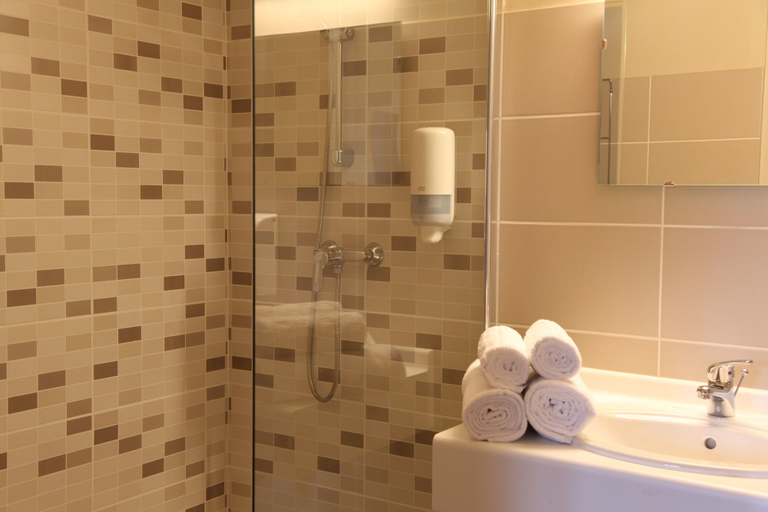 Bathroom 3, Hôtel restaurant l'Espassole, Pyrénées-Orientales