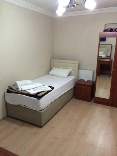 Bedroom 4, Paradise Lost Hotel, Merkez