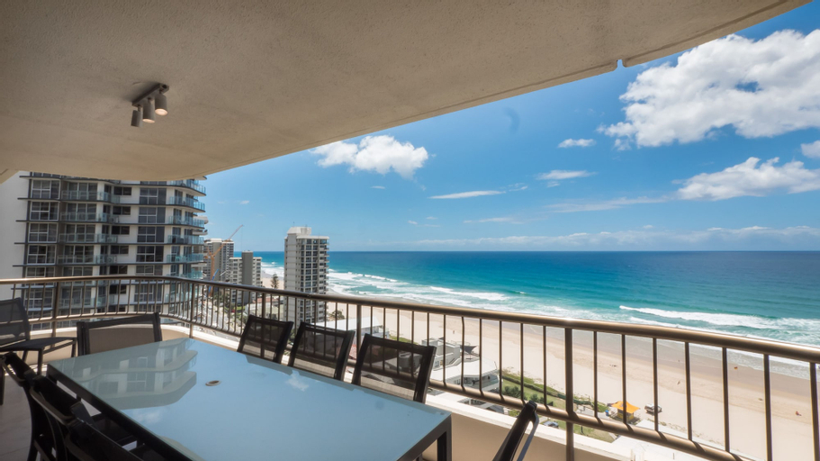 Exterior & Views 12