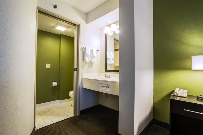 Bathroom 4, Sleep Inn Columbia Airport, Lexington