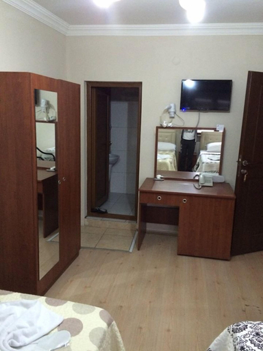 Bedroom 3, Paradise Lost Hotel, Merkez