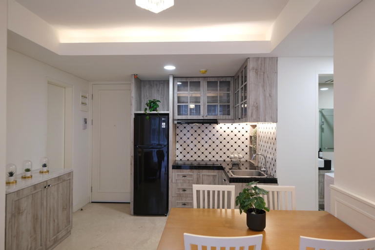 Dining Room 5, Apartment Mewah Landmark Residence 3BR 96qm, Bandung