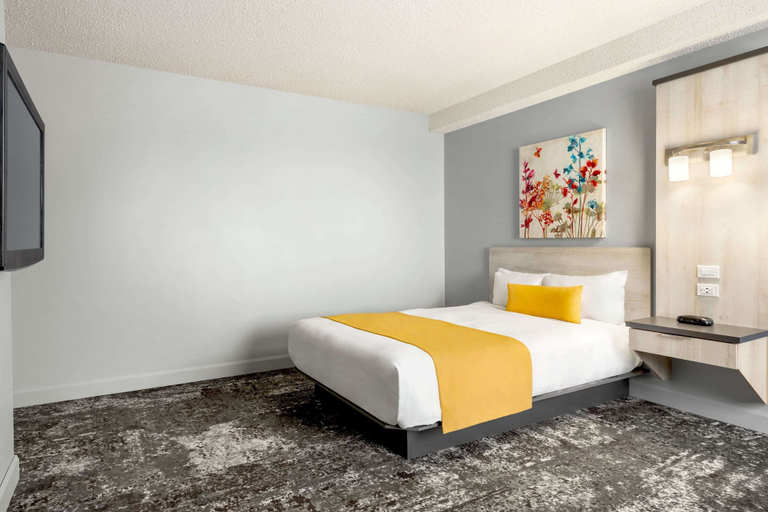 Bedroom 4, Travelodge by Wyndham Alma, Lac-Saint-Jean-Est
