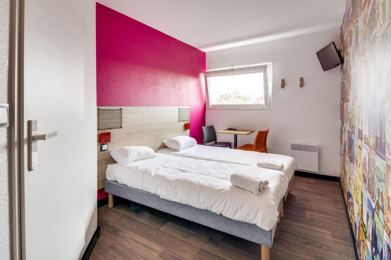 Bedroom 4, HotelF1 Bourges Le Subdray, Cher