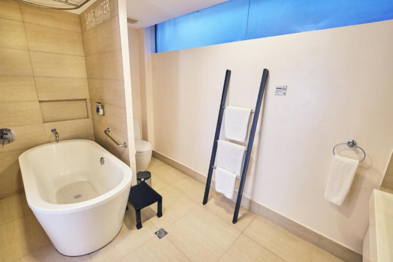 Bathroom 5, The Tides Hotel Boracay, Malay