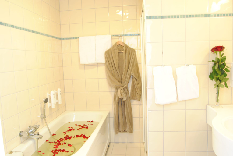 Bathroom 4, Farsund Fjordhotell, Farsund