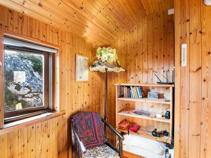 Others 5, Seaside Log Cabin, Carna